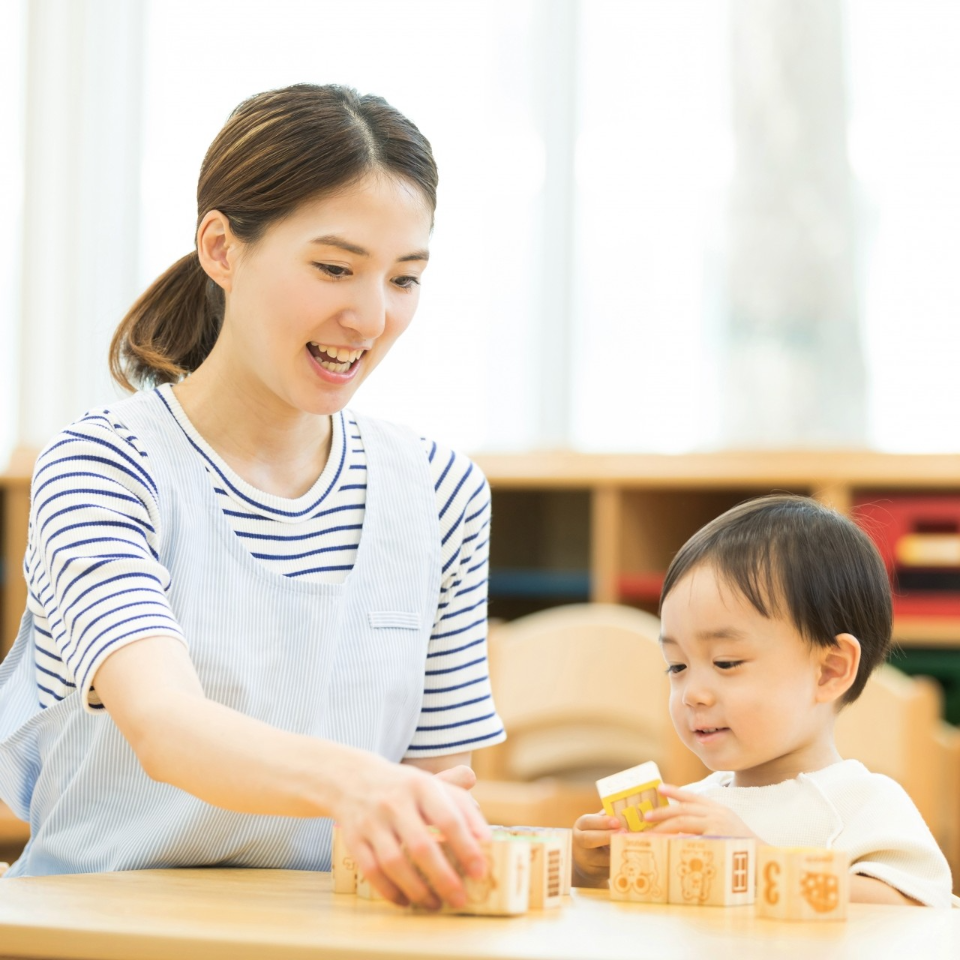 新年度のクラス実習で意識したい「担任の先生の動きを見るコツ」