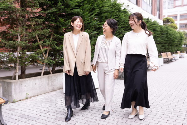 「落ち葉拾い」から広がる思い出の授業